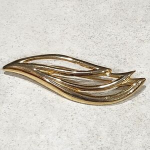 Feathered Gold Toned Brooch Fashion Jewelry Pin